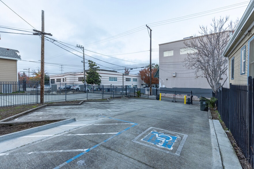 More Photos Of 2025 P St, Sacramento Office Residential For Lease