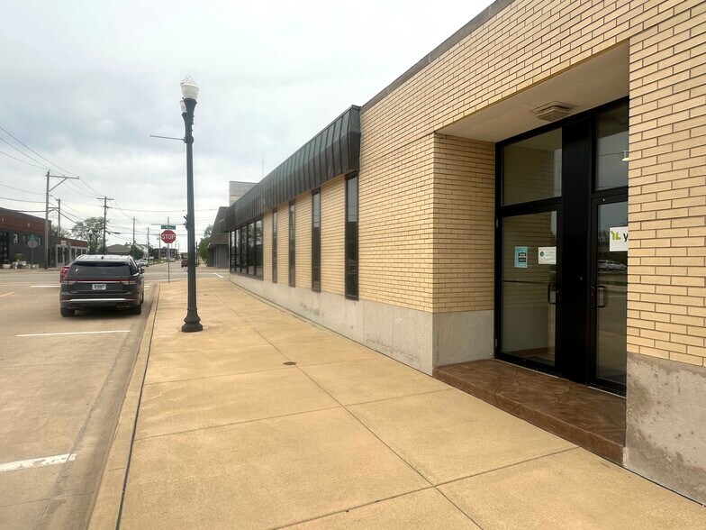 More Photos Of 150 S Main St, Morton Office For Lease