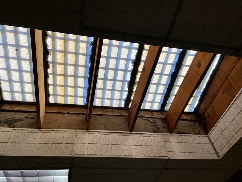 More Photos Of 2240 W Washington Blvd, Los Angeles Storefront For Lease