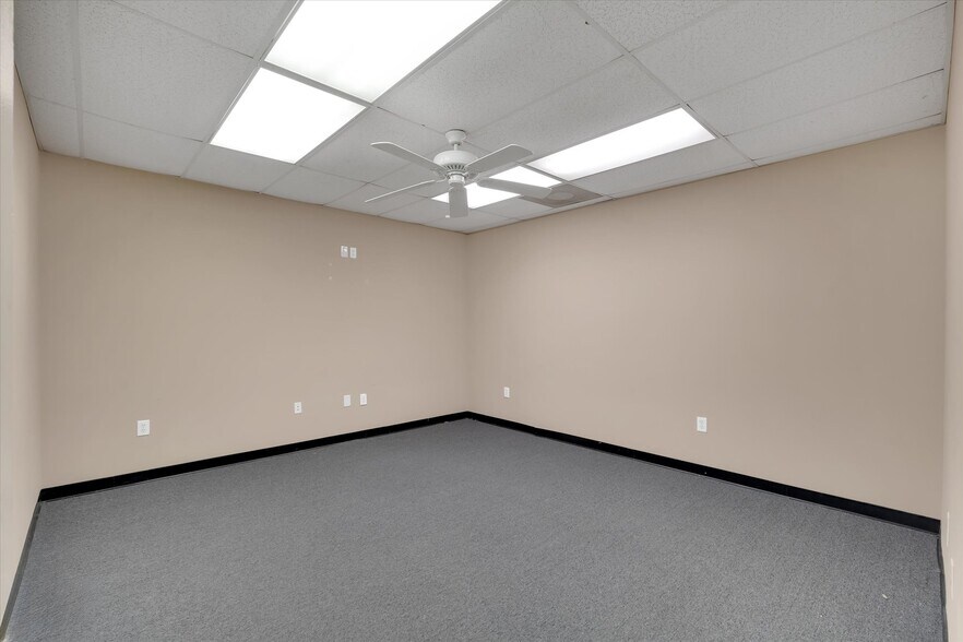 More Photos Of 3361 Highway 29 N, Belton Warehouse For Sale