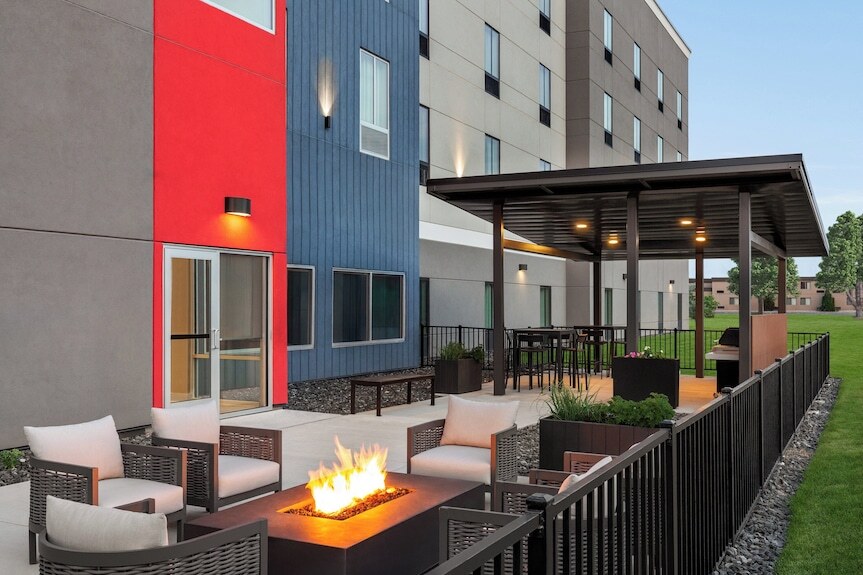 More Photos Of 14831 Military Rd S, Tukwila Hotel For Sale