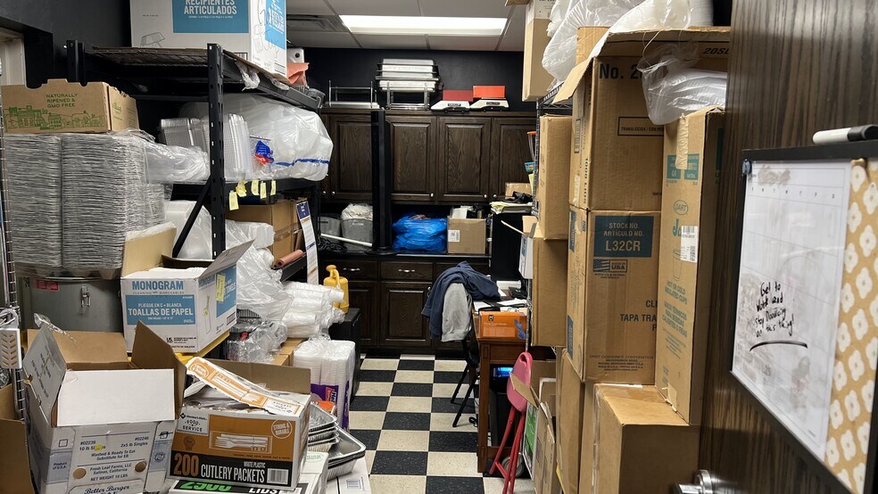 More Photos Of 1107 NW 32nd St, Newcastle Restaurant For Sale