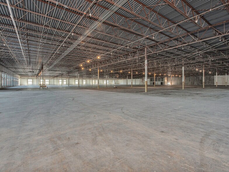 More Photos Of 801 E Arrowood Rd, Charlotte Office For Lease