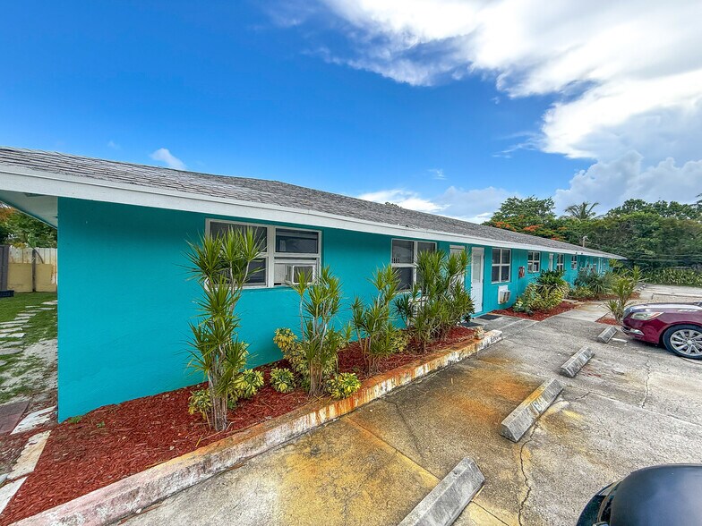 More Photos Of 1845 Dillone Ln, North Palm Beach Apartments For Sale