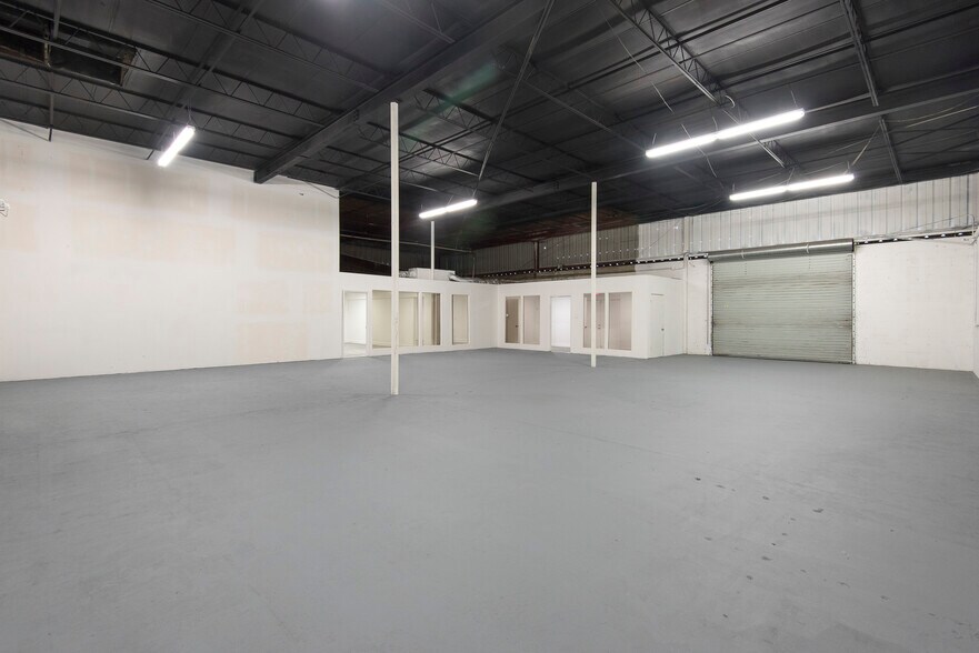 More Photos Of 405 N Charles St, Daytona Beach Warehouse For Sale