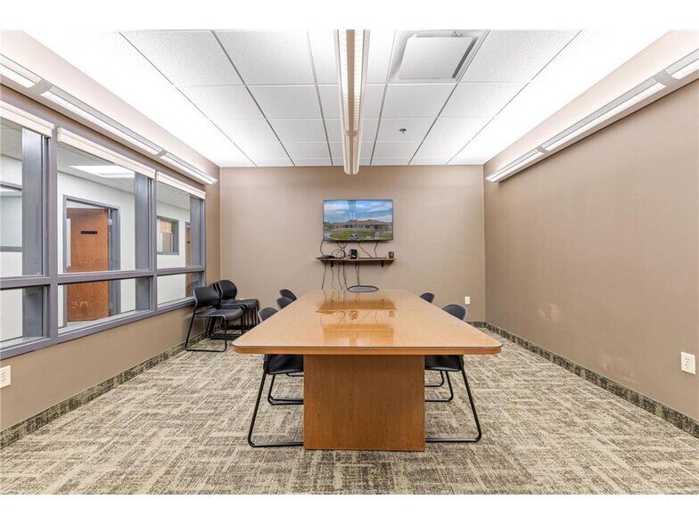 More Photos Of 1004 N Loeffler Ave, Caledonia Medical For Sale