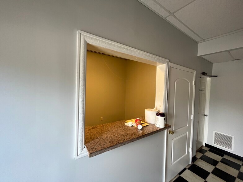 More Photos Of 1917 N Dixie Hwy, West Palm Beach General Retail For Sale