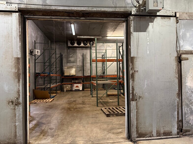 More Photos Of 479 Ferguson Rd, Dunbar Refrigeration Cold Storage For Sale