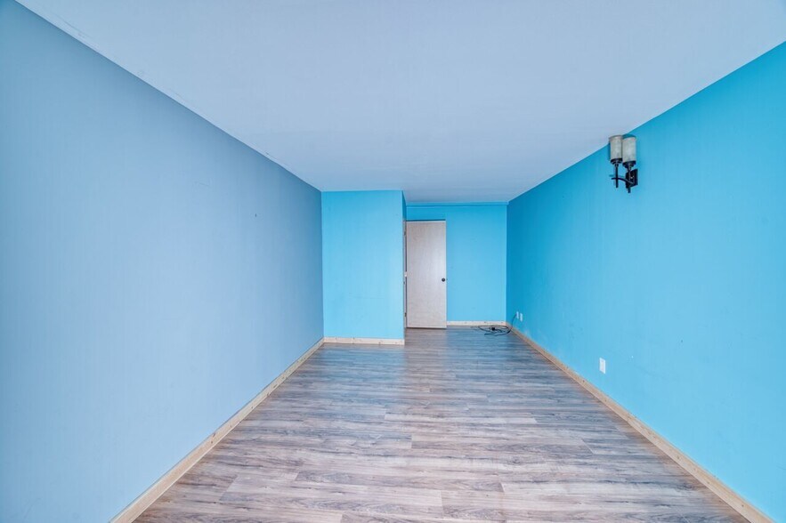 More Photos Of 326 Chestnut St, Virginia Storefront Retail Office For Sale