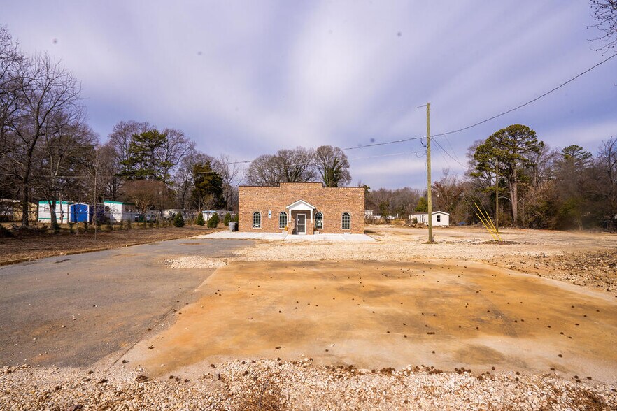 5711 N Tryon St, Charlotte, NC 28213 Auto Dealership For Sale