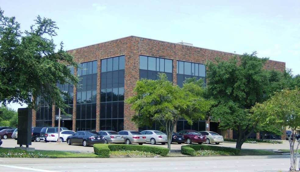 Primary Photo Of 407 N Cedar Ridge Dr, Duncanville Office Residential For Lease