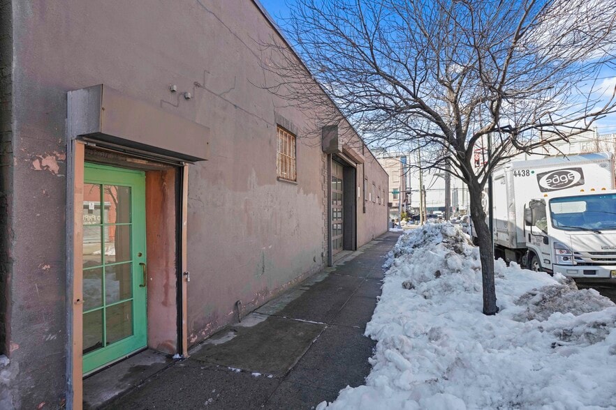 More Photos Of 219 Van Brunt St, Brooklyn Auto Repair For Sale