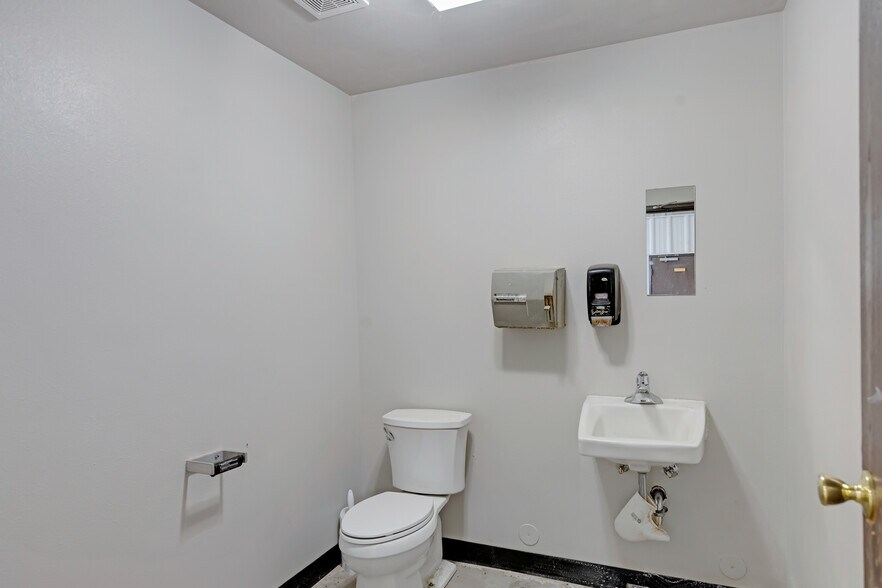 More Photos Of 600 Sioux Ave, Simla Manufacturing For Sale