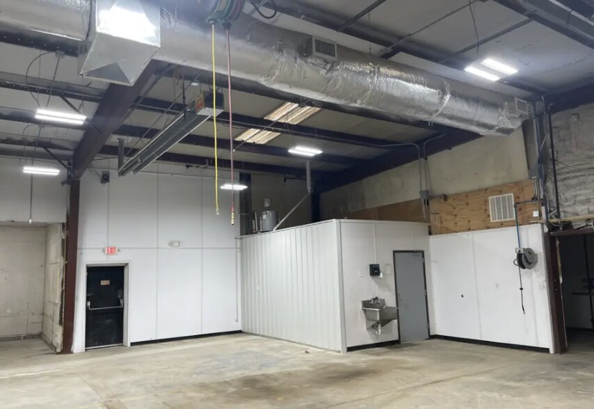 More Photos Of 3815 S Limit Ave, Sedalia Storefront Retail Office For Lease