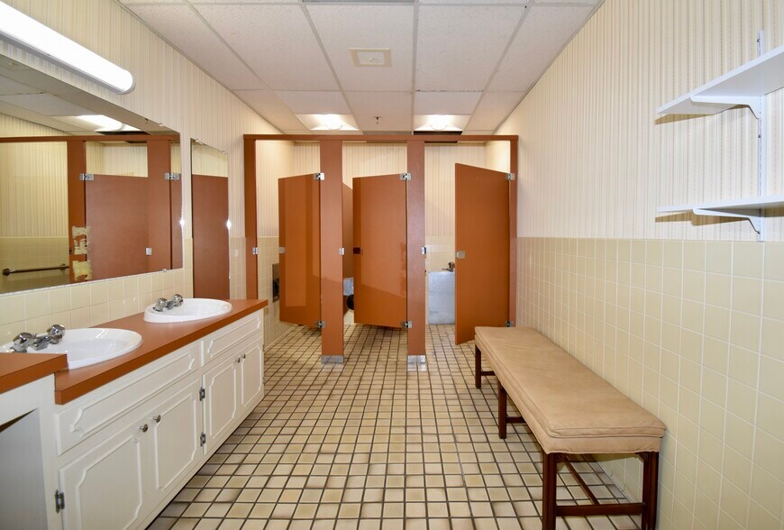 More Photos Of 118 N Church St, Jackson Office For Sale