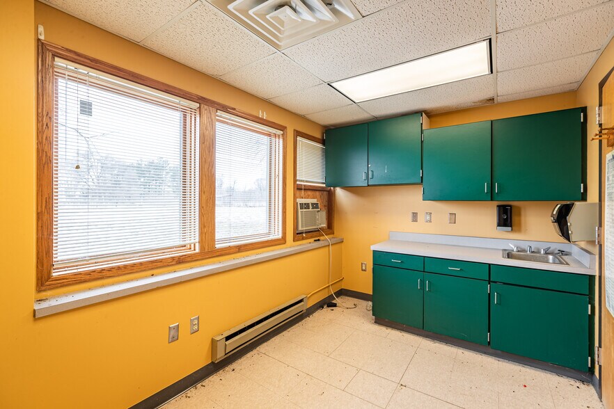 More Photos Of W7908 County Road Z, Onalaska Manufacturing For Sale