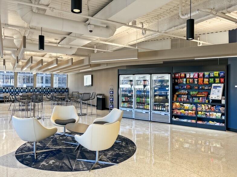 More Photos Of 7733 Forsyth Blvd, Clayton Coworking Space