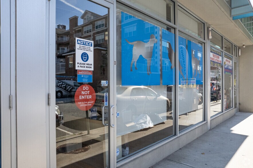 More Photos Of 25 S Van Brunt St, Englewood Storefront For Lease