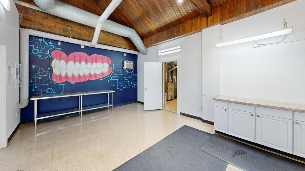 More Photos Of 7947 Southeastern Ave, Indianapolis Loft Creative Space For Sale