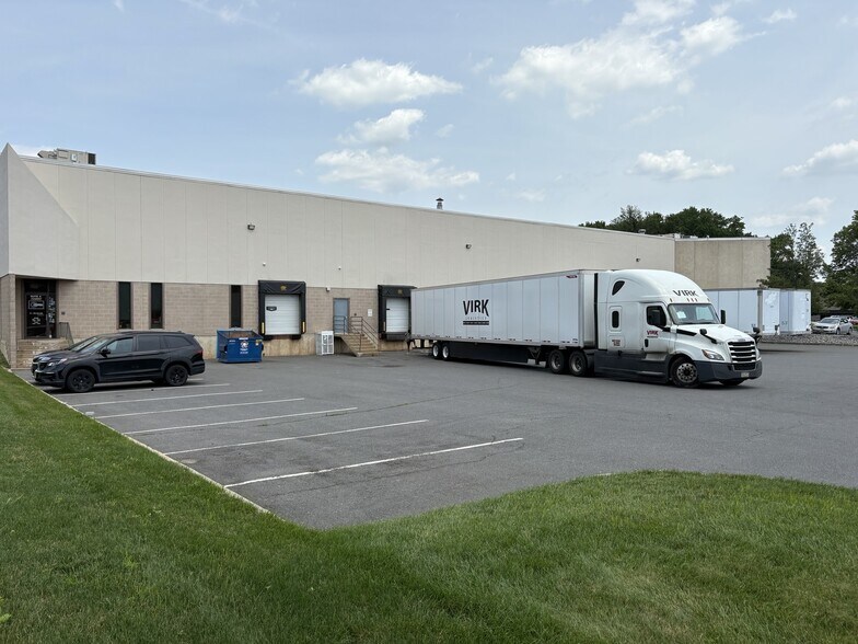 More Photos Of 100 Newfield Ave, Edison Warehouse For Lease