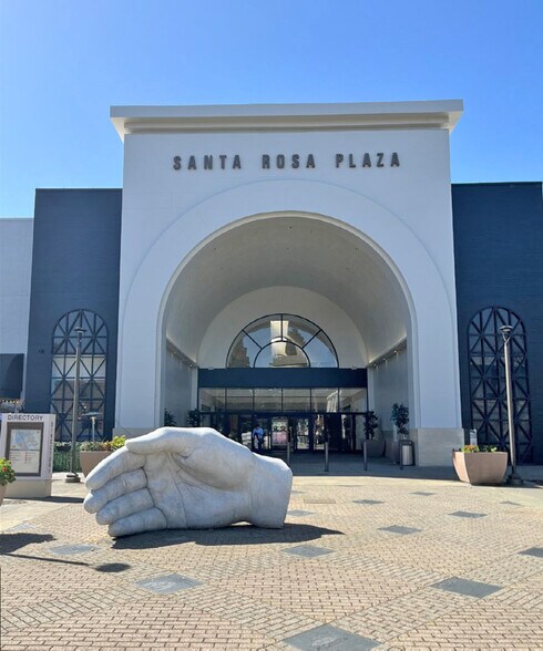 More Photos Of 600 Santa Rosa Plz, Santa Rosa Department Store For Lease