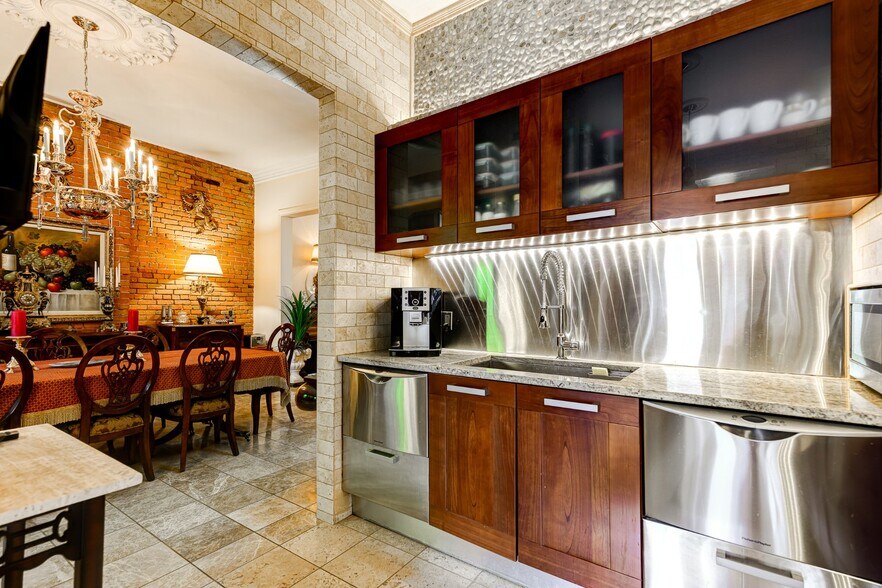 More Photos Of 1041-1043 Rue Berri, Montréal Storefront Retail Residential For Sale