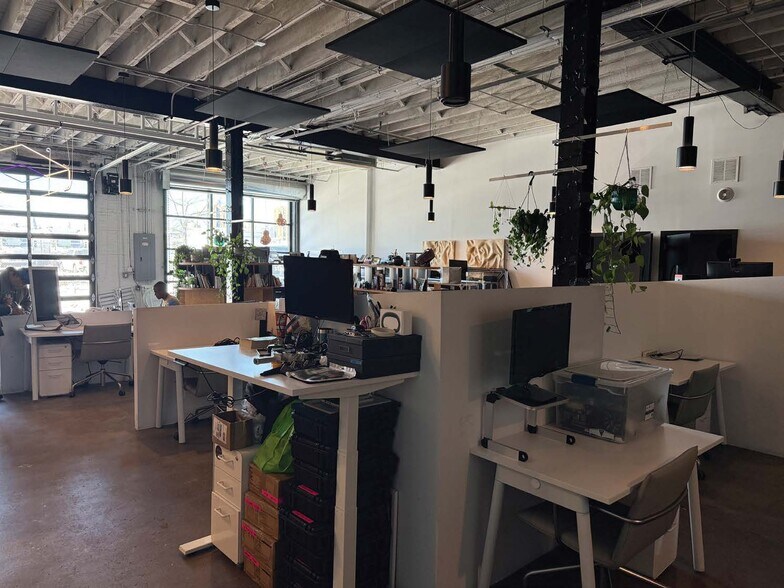 More Photos Of 190 West St, Brooklyn Warehouse For Lease