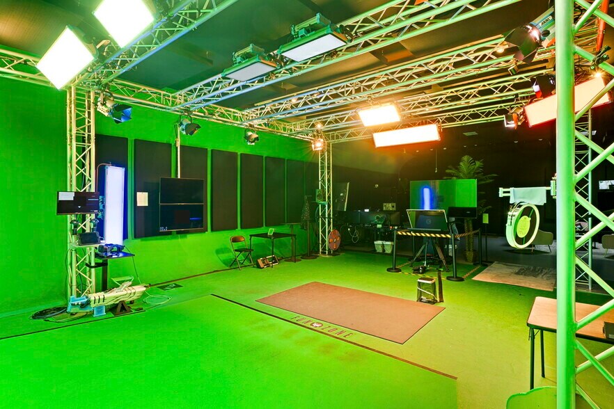 More Photos Of 5200 Venice Blvd, Los Angeles Loft Creative Space For Sale