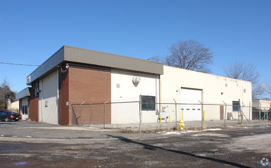 More Photos Of 665 Martin St, Rahway Distribution For Lease