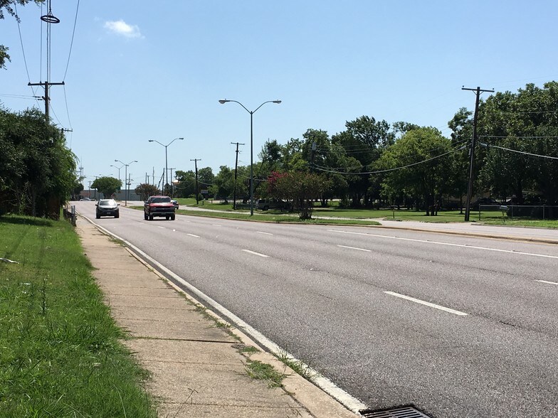 More Photos Of 9402 Scyene Rd, Dallas Land For Sale