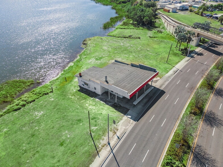 Primary Photo Of 1300 S Lake Shore Way, Lake Alfred Freestanding For Sale