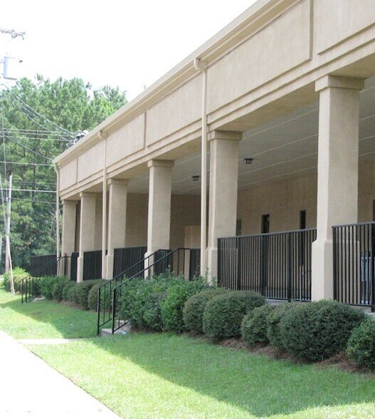 More Photos Of 1102 Smith Ave, Thomasville Flex For Lease