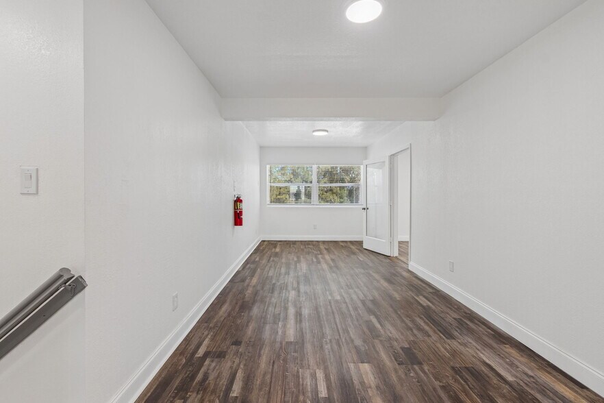 More Photos Of 6536 Lincoln Way N, Saint Petersburg Office For Lease