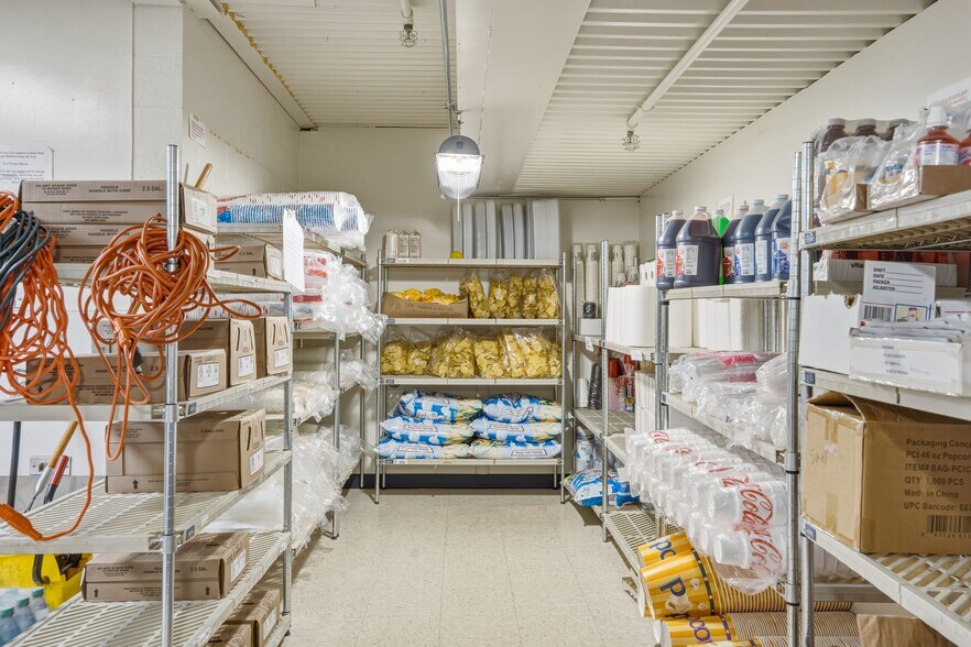 More Photos Of 655 N Opportunity Dr, Columbia City Movie Radio TVStudio For Sale