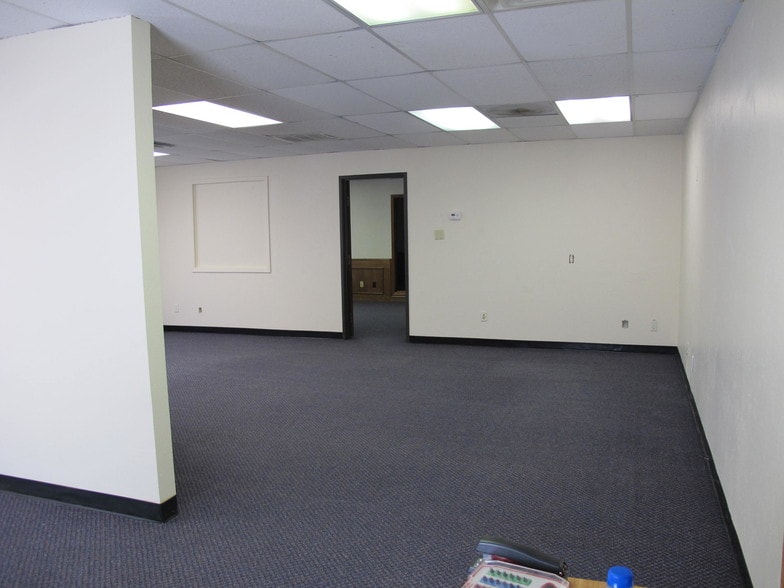 More Photos Of 1615 Dorchester Dr, Plano Office For Lease