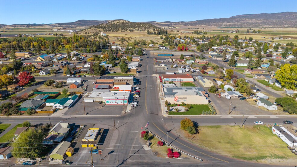 More Photos Of 2126 Broadway st, Malin Sports And Entertainment For Sale