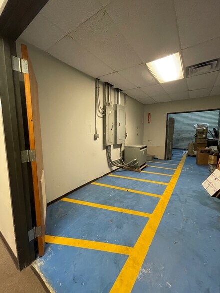 More Photos Of 9207 Emmott Rd, Houston Warehouse For Lease