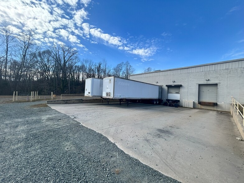 More Photos Of 1406 Mebane St, Burlington Manufacturing For Lease
