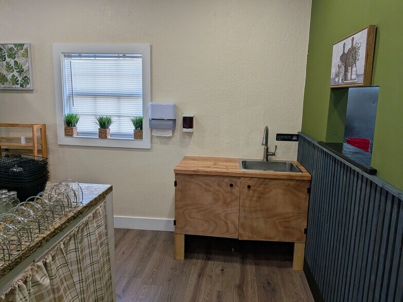 More Photos Of 10901 SE US Highway 441, Belleview Storefront Retail Office For Lease