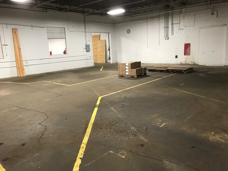 More Photos Of 1502 12th St SW, Canton Warehouse For Lease