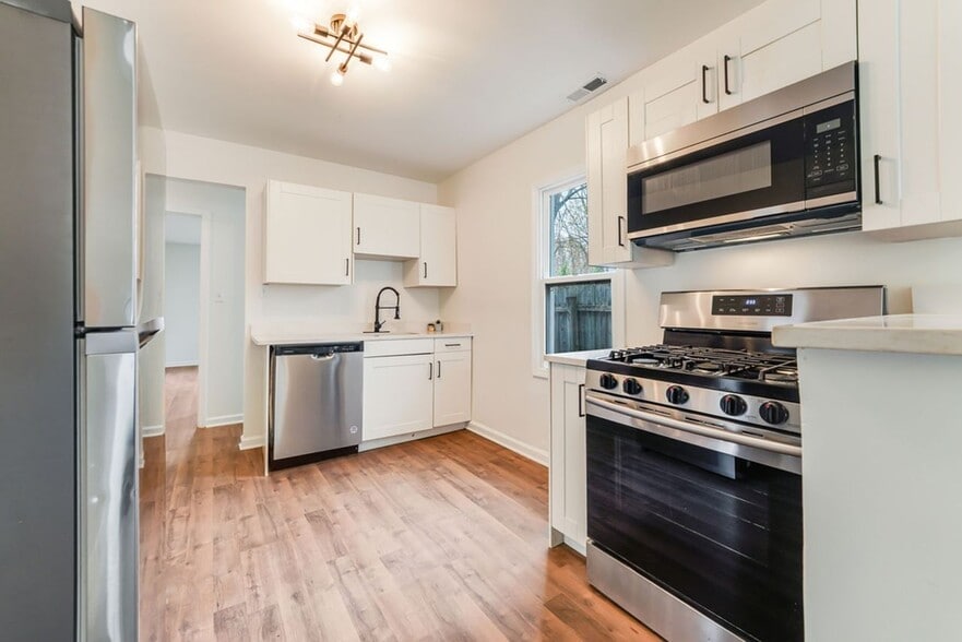 More Photos Of 2550 Broadway St, New Albany Apartments For Sale