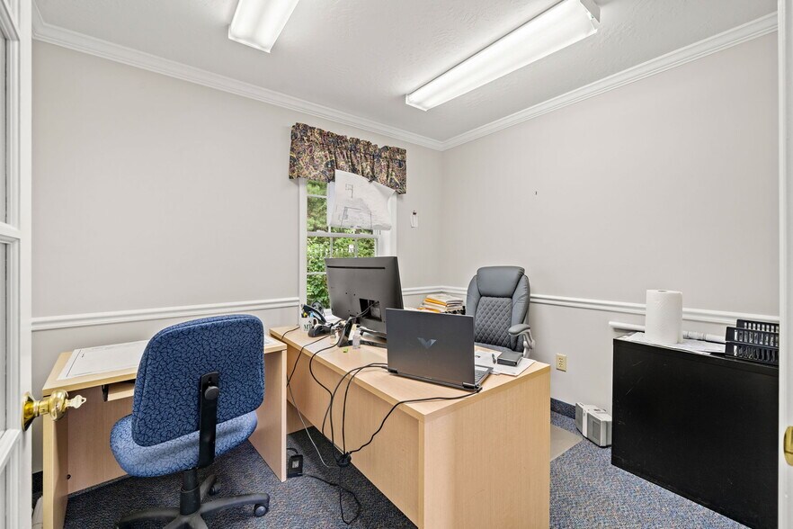 More Photos Of 15 Garden Rd, Plaistow Office For Sale
