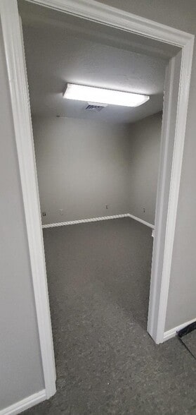 More Photos Of 900 N 400 W, North Salt Lake Manufacturing For Sale