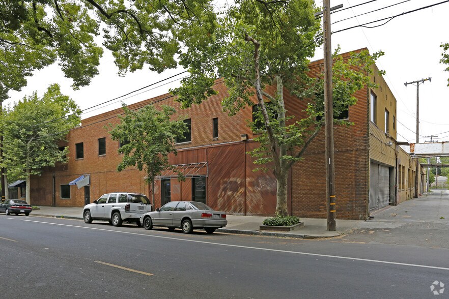 Primary Photo Of 320-350 Alhambra Blvd, Sacramento Warehouse For Lease