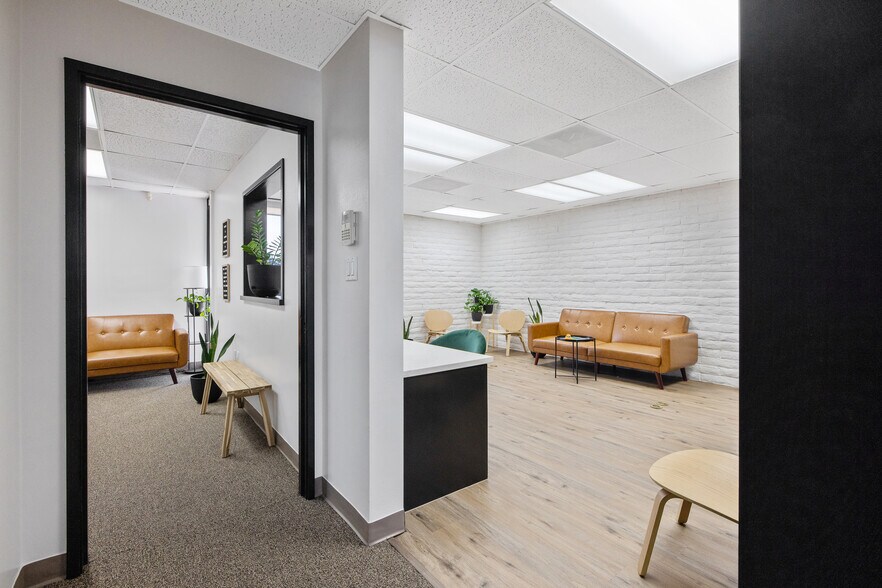 More Photos Of 1620 W Mineral King Ave, Visalia Office For Sale
