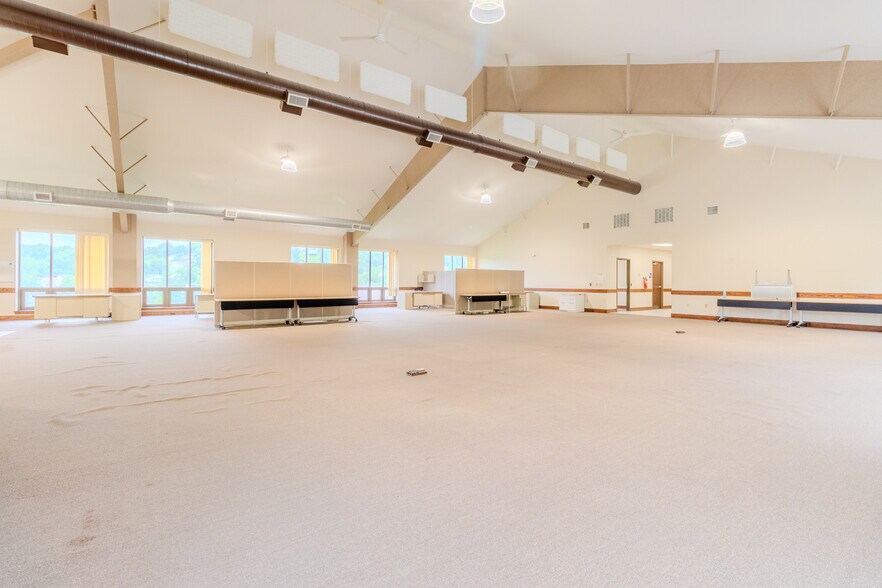 More Photos Of 5 B W Industrial, Washington Warehouse For Lease