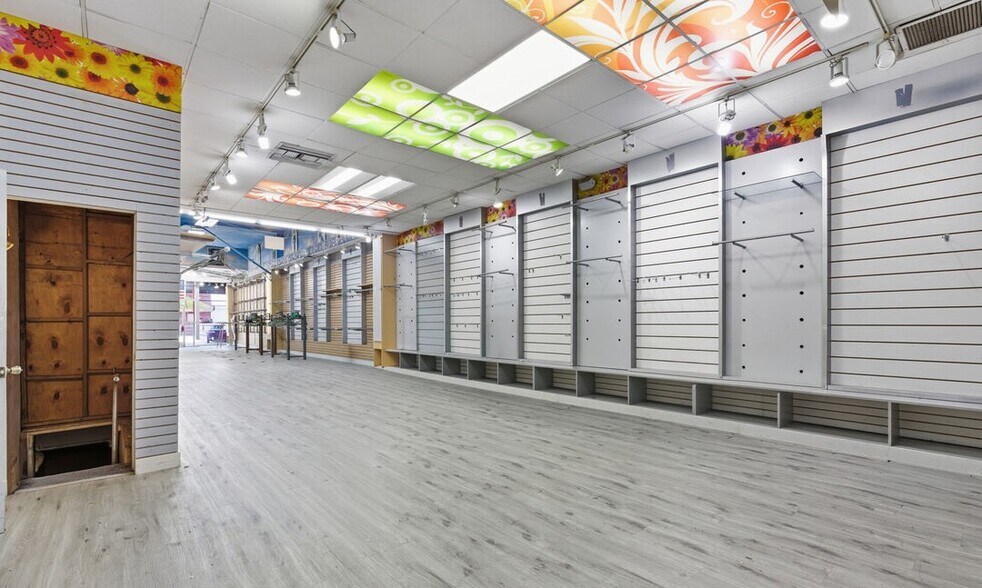 More Photos Of 6670 Hollywood Blvd, Los Angeles Storefront For Lease