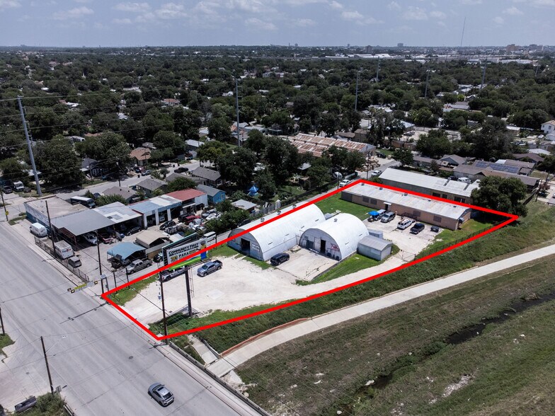 More Photos Of 1010 N Zarzamora St, San Antonio Warehouse For Sale