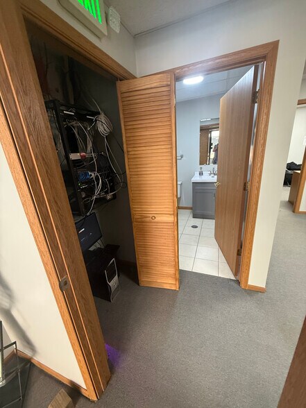 More Photos Of 141-161 Covington Dr, Bloomingdale Light Manufacturing For Lease