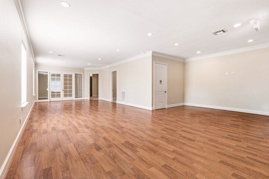 Primary Photo Of 11623 Spring Cypress Rd, Tomball Office For Sale